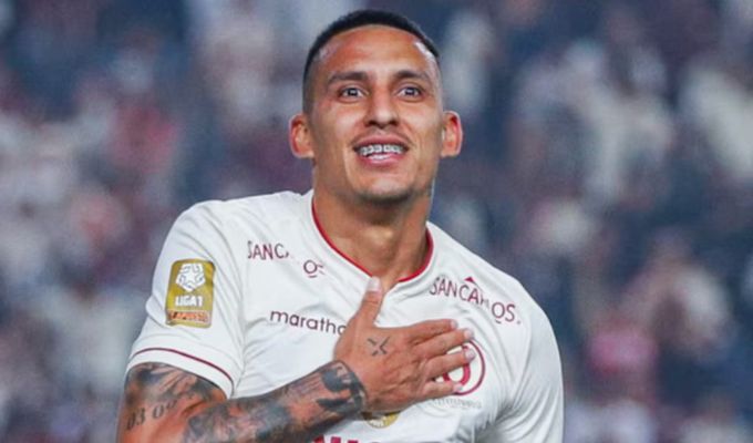 Álex Valera: "Me gustaría quedarme en la U, pero si hay otra oportunidad, aceptaría el reto"