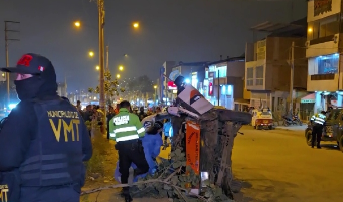 Combi se despista Villa María del Triunfo: accidente deja una mujer muerta y 16 heridos