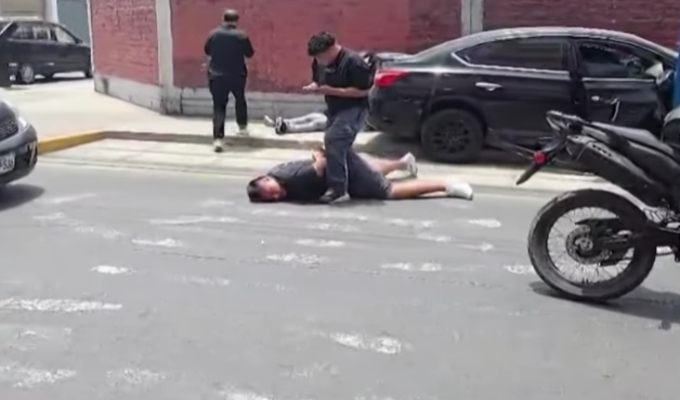 Presunto ‘robacasas’ hiere a policías en Santa Anita durante una persecución