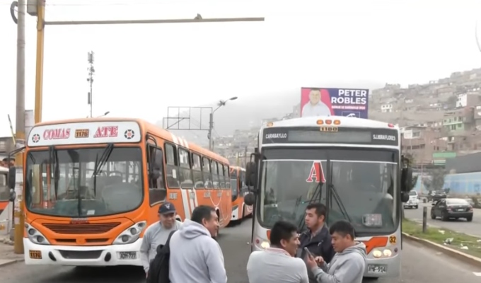Paro en av. Túpac Amaru: PNP bloquea caravana de transportistas que se dirigía a Acho