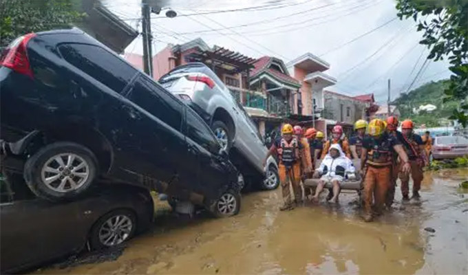 Al menos 26 muertos y decenas de heridos deja tifón Kalmaegi a su paso por el centro de Filipinas