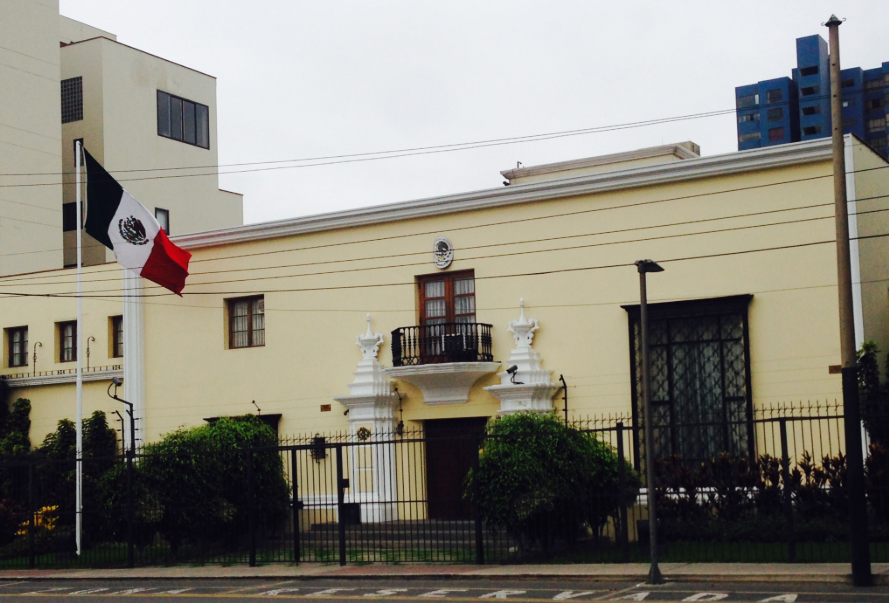 “No tenemos información”: Ciudadanos afectados luego de que embajada de México suspendiera atención