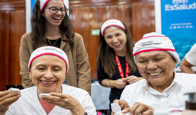 Más de 300 mujeres que enfrentan al cáncer se beneficiaron de talleres de orientación emocional en EsSalud