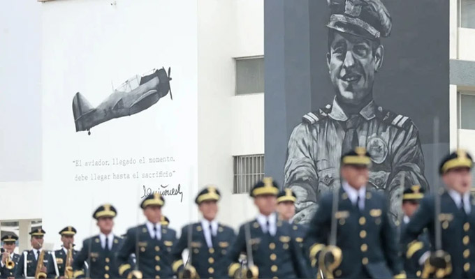 Gobierno oficializó retiro de Carlos Chávez como comandante general de la Fuerza Aérea del Perú