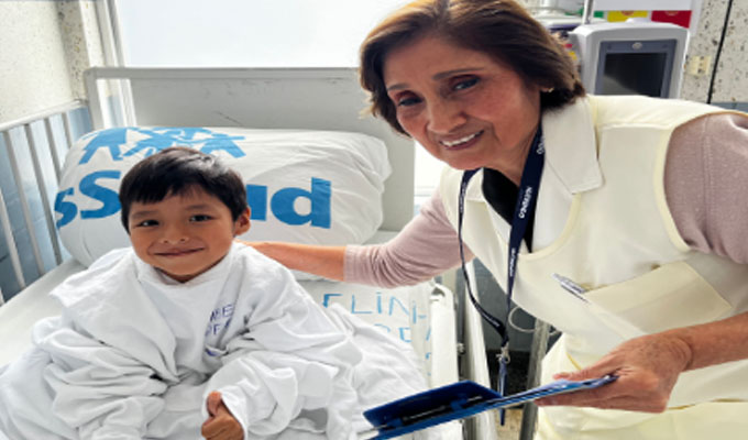 Niño recupera la sonrisa tras extirpación de un tumor de 14 centímetros y más de 1 kilo de peso