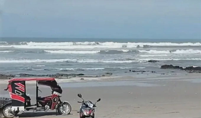 Un pescador desaparecido y otro herido de consideración deja volcadura de lancha en el mar de Pacasmayo