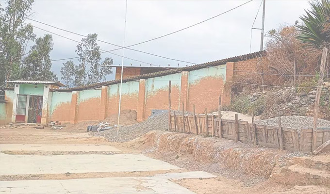 La Libertad: debido a mal estado de colegio escolares de primaria reciben clases en una cocina