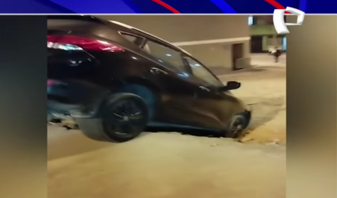 Zanja causa accidentes en Ate: vecinos culpan a la municipalidad por el forado