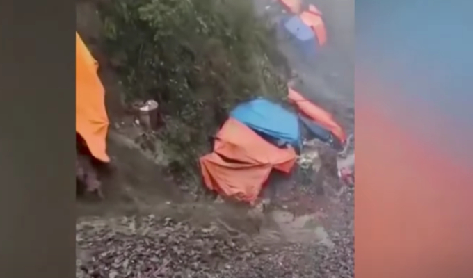 ¡El poder de la naturaleza! Huaico arrasa con campamentos mineros de Puno