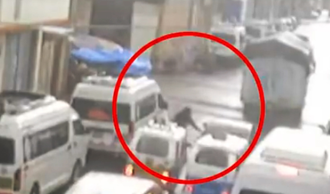 Sicarios asesinan a un chofer de 10 balazos y destrozan su auto en Juliaca