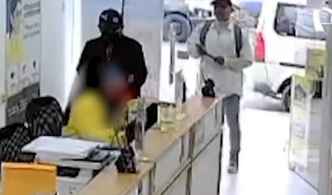 Encerraron a las trabajadoras: banda criminal asalta tres tiendas de telefonía en SMP