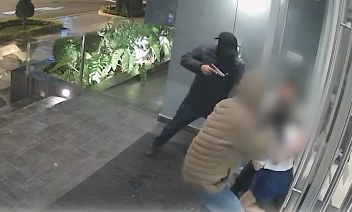 Jesús María: delincuentes asaltan a pareja en la puerta de su edificio