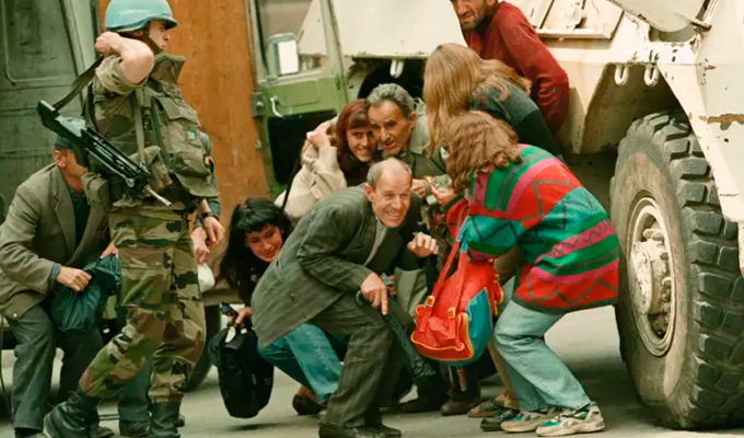 Italia investiga a supuestos turistas que dispararon a civiles en Sarajevo