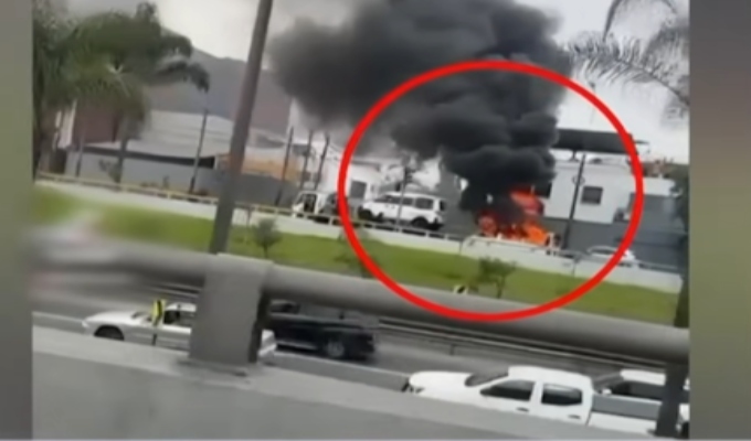 Quema su miniván para que no termine en depósito: debía más de S/1 millón en papeletas