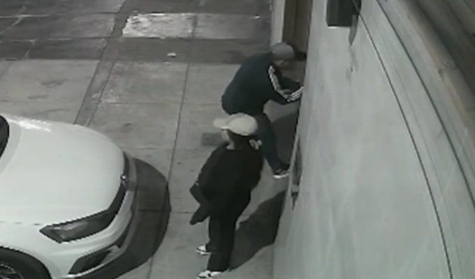 Criminalidad no cesa en Los Olivos: Mujer hace de 'campana' y su pareja roba en casas