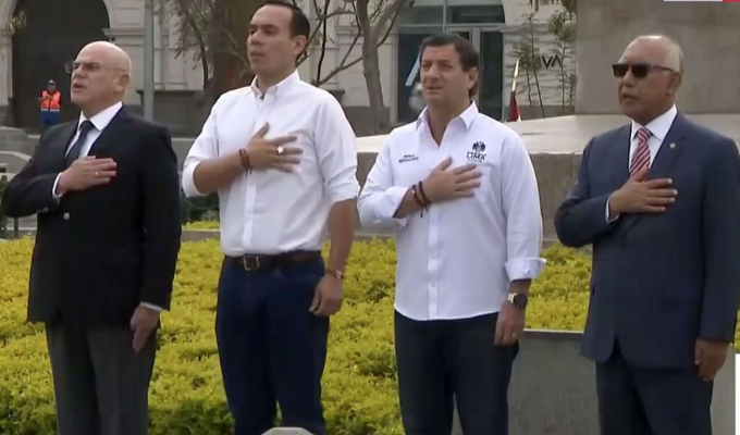 Presidente Jerí lidera ceremonia de izamiento de bandera en plaza San Martín