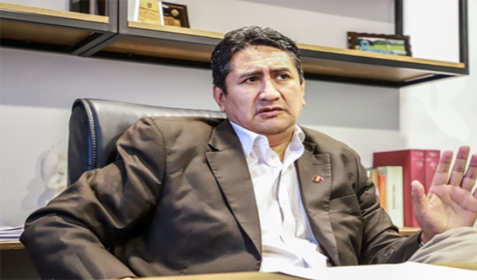 Vladimir Cerrón pone condición para ayudar a policía: “Lo opero, si cambian mi situación judicial”