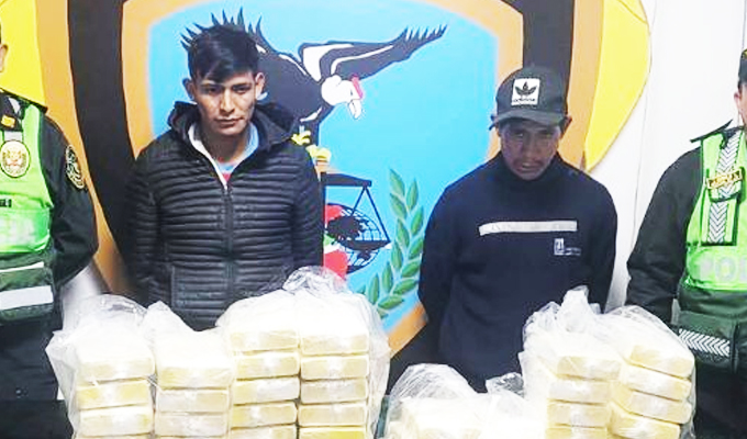 Así cayeron “Los Malditos del Polvo Blanco de Huanta” con droga escondida en vehículo