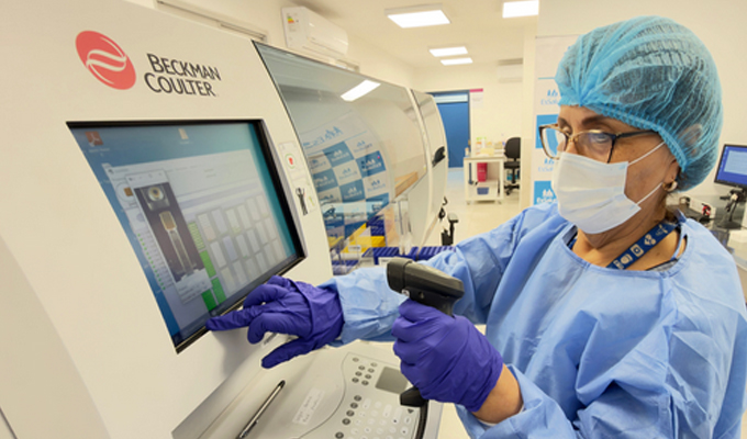 Nuevo laboratorio del hospital Almenara con sistema robótico permitirá realizar hasta 40 mil atenciones mensuales