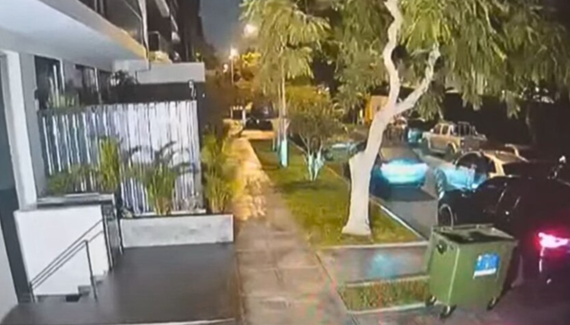 Miraflores: mujer que llegaba de correr es asaltada en la puerta de su edificio