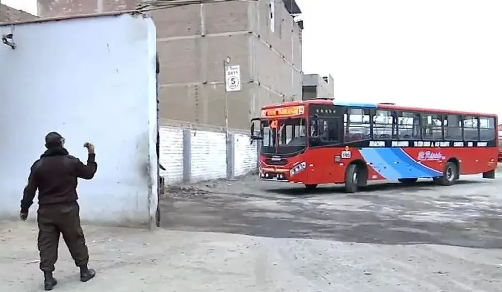 Solo 20% de buses de “El Rápido” salió a operar tras ataque en su patio de maniobras en SMP