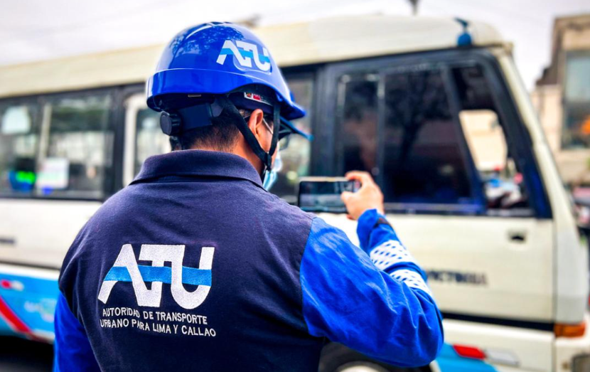 Colectiveros se organizan para hostigar a inspectores de la ATU: salen a la luz chats y videos