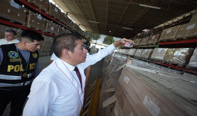 Fiscalía inmovilizó 26 mil cajas de conservas cárnicas: alimentos estaban destinados a escolares