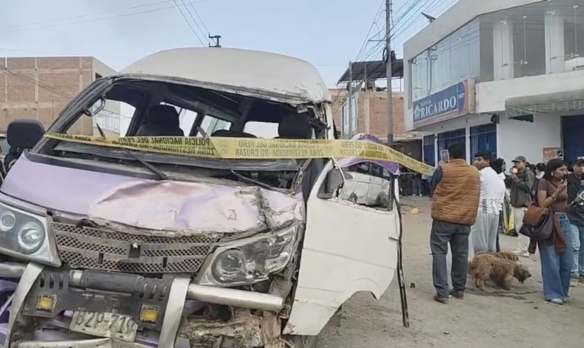 Ventanilla: Niño de 4 años muere tras choque entre combi y miniván en Pachacútec
