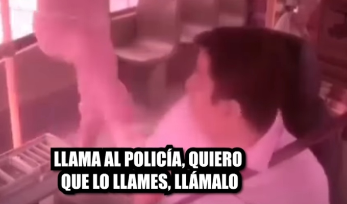 Pasajera agrede e insulta a conductor de bus tras exigir que se detuviera fuera de paradero
