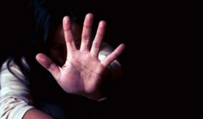 La violencia a la mujer no empieza con un golpe, sino con un patrón silencioso, alertan expertos