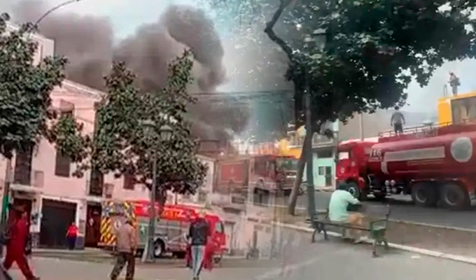 Incendio consume casona en el Rímac: se han desplegado ocho unidades de Bomberos