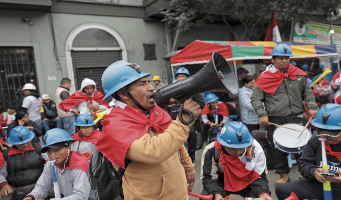 Congreso debate quinta ampliación del Reinfo hasta 2027 mientras mineros acampan frente al Parlamento