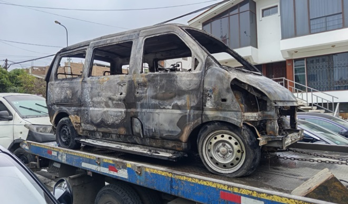 Fiscalía inicia investigación por agresión a fiscalizadores de la ATU e incendio de minivanes