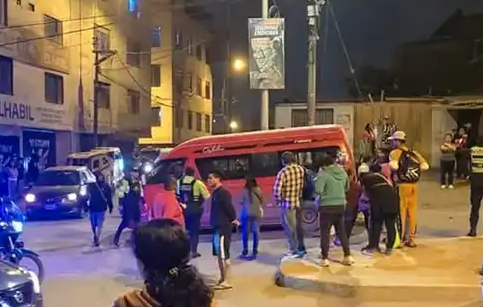 Balean combi de los ‘Rojitos’ en San Juan de Miraflores: dos pasajeros resultaron heridos