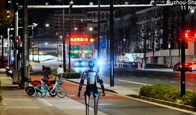 China marca un antes y un después en la robótica: humanoide caminó durante ¡tres días!