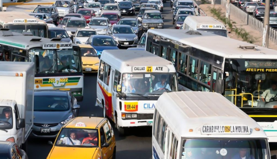 Transportistas anuncian medida de protesta para el 15 de enero: realizarán “apagado de motores”