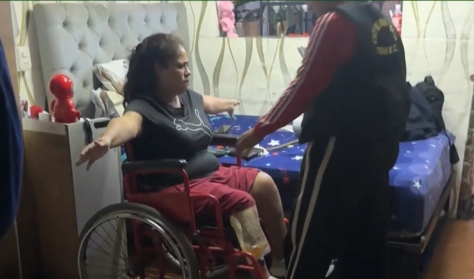 Mujer en silla de ruedas es acusada de liderar banda criminal dedicada a comercializar droga