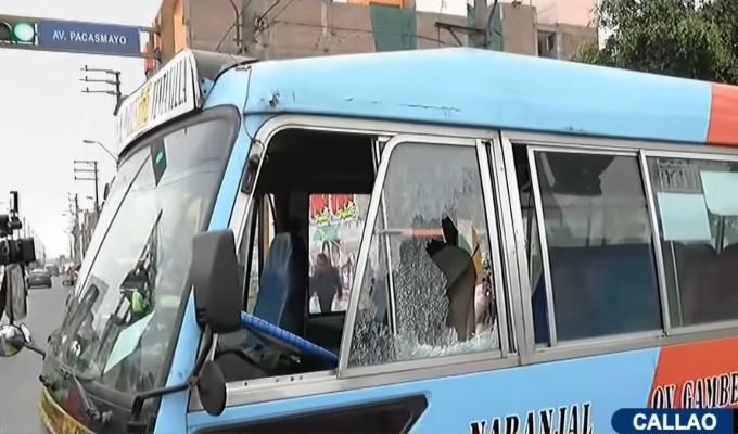 Sujetos disparan a cúster en el Callao: chofer resultó ileso tras lanzarse al piso