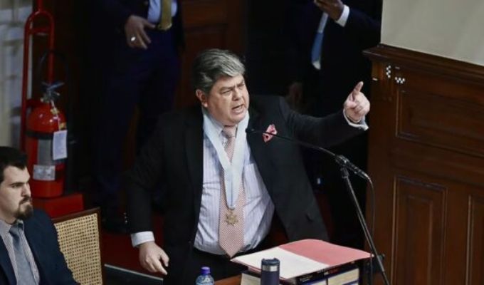 Expulsan a abogado de Pedro Castillo de la Comisión Permanente por insultos: "Hablando hue*** como ustedes"