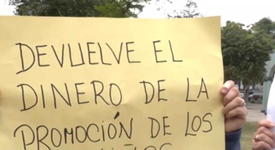 Evite fraudes en la fiesta de promoción de sus hijos