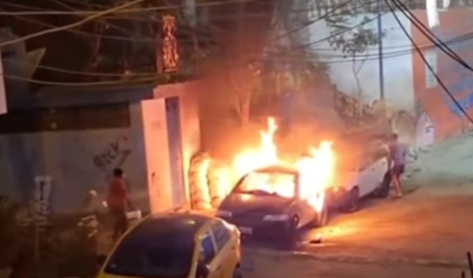 Extorsionadores incendian auto en Independencia: “Pónganse en línea o voy a volar cabezas”