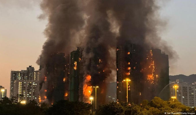 Incendio de gran magnitud en Hong Kong: cifra de fallecidos aumenta a 12 y los heridos a 16