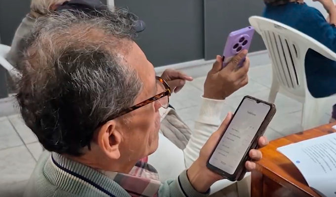 Midis: adultos mayores de Pensión 65 aprenden a hacer videollamadas e iniciar chats para estar conectados con sus familias