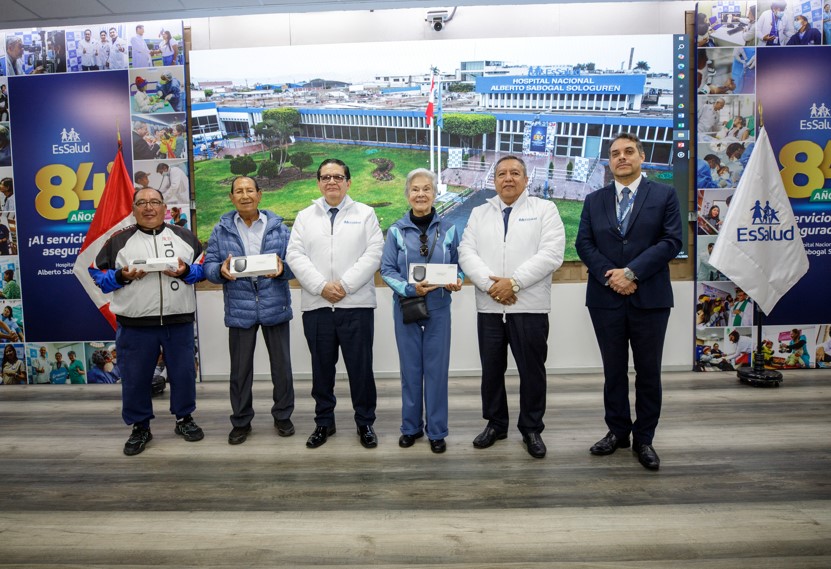 EsSalud entregó 737 audífonos a adultos mayores en la Red Sabogal en lo que va del año