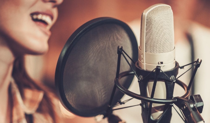 El riesgo de ser famoso: estudio revela que cantantes reconocidos mueren más jóvenes