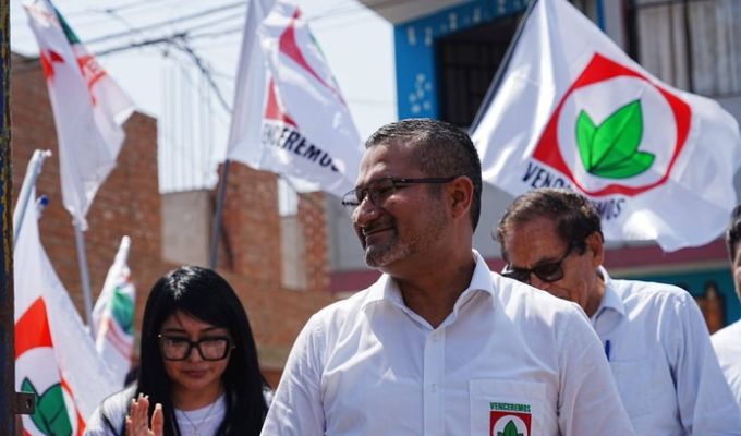 Ronald Atencio anuncia que indultará a Pedro Castillo y Betssy Chávez de llegar a la Presidencia