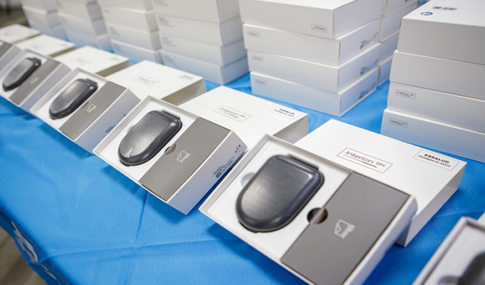 Volver a oír, volver a vivir: Se entregaron 737 audífonos a adultos mayores en la Red Sabogal en lo que va del año