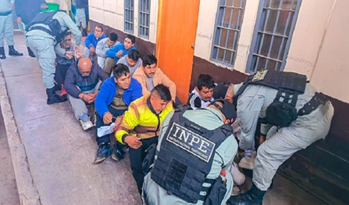 INPE continúa con el deshacinamiento penitenciario: trasladan a 26 internos al penal de Puno