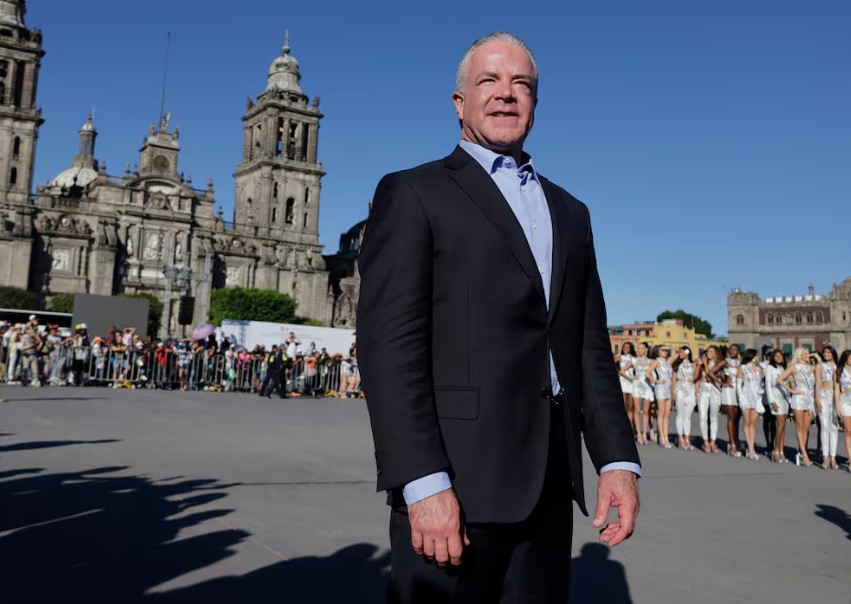 Dueño de Miss Universo es investigado por delincuencia organizada y tiene orden de captura