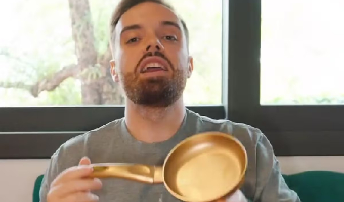 Ibai Llanos confirma que ya entregó la 'Sartén de Oro' del Mundial de Desayunos a "una persona especial"